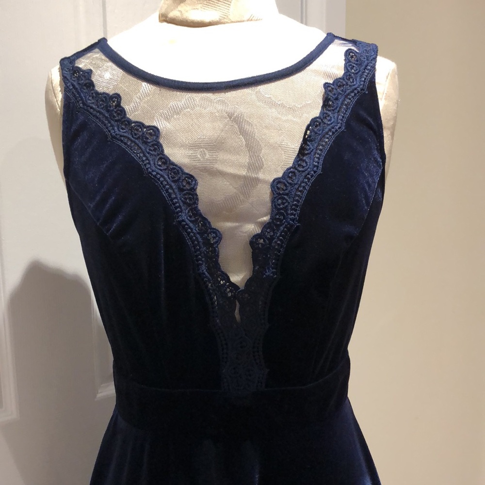 Grace Karin | NWT Velvet & Lace V-neck Sleeveless Midi Dress - Picture 3 of 10